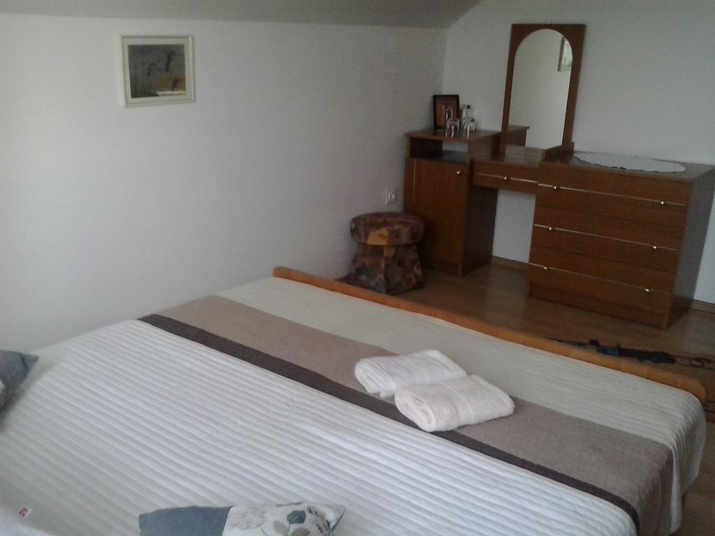 Guesthouse Tomas Čatrnja Kültér fotó