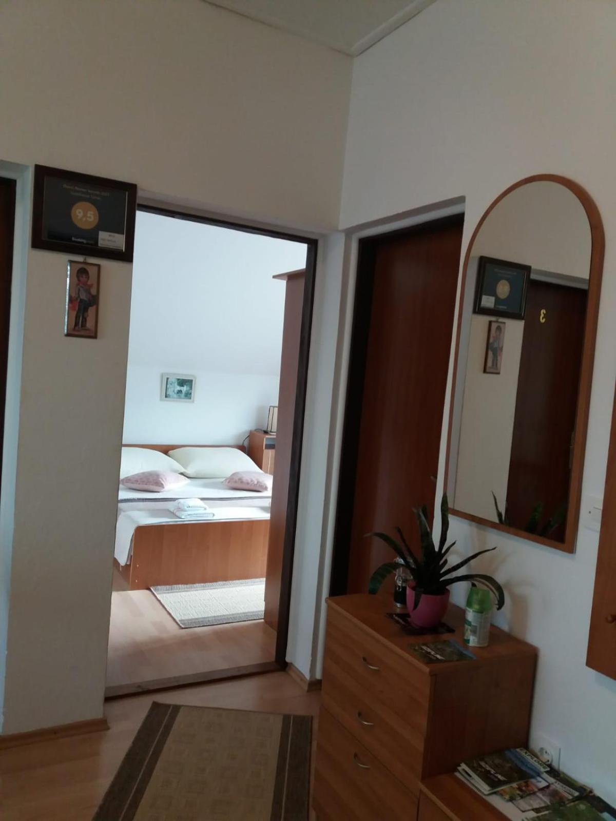 Guesthouse Tomas Čatrnja Kültér fotó
