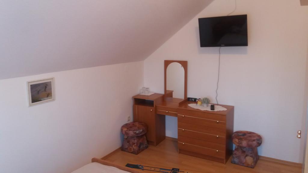 Guesthouse Tomas Čatrnja Kültér fotó