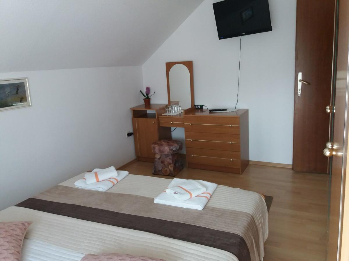 Guesthouse Tomas Čatrnja Kültér fotó